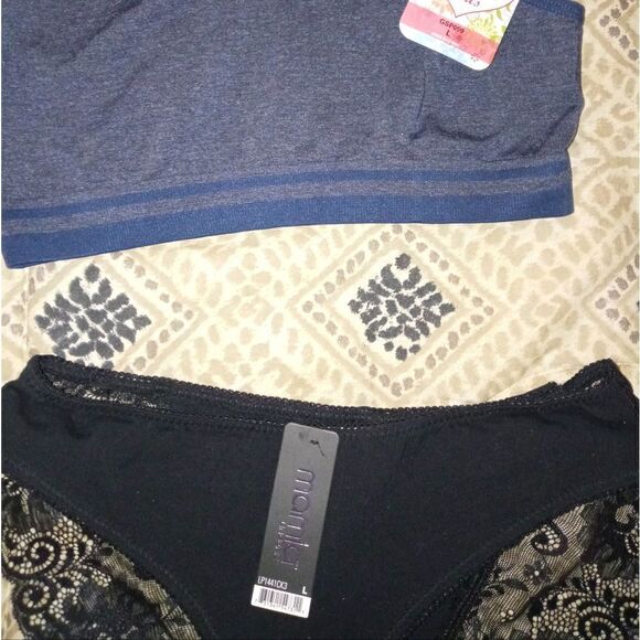 Surprise Panty and bra set - Picture 4 of 4